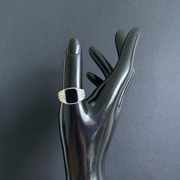 925 Sterling Silver Men's Ring with Genuine Black Onyx and Small Diamonds - Picture 1 of 5